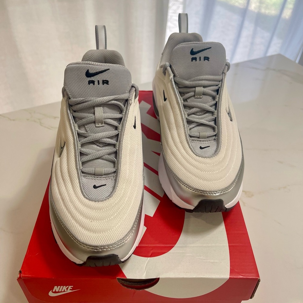 Nike Air Max Portal SE Women’s 8.5 size